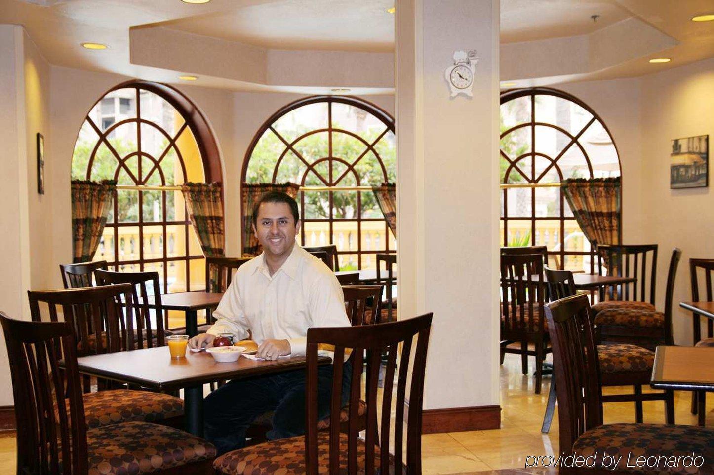 Express Inn Санта Ана Ресторант снимка
